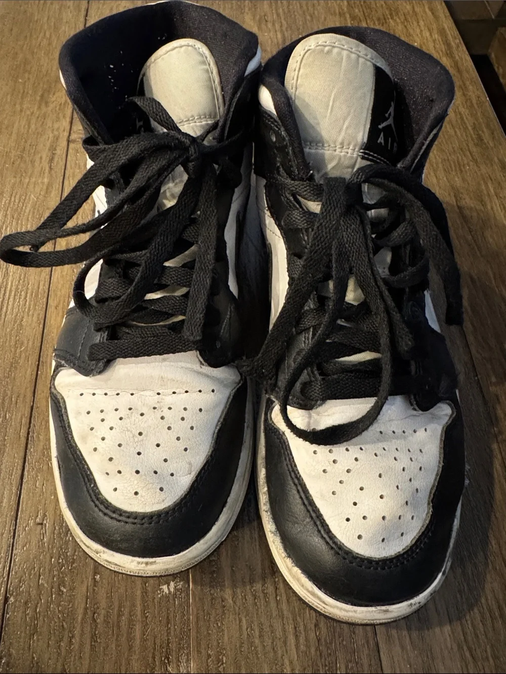 Nike Air Jordan 1 Mid Black and White High-Top Sneakers pandas W7.5